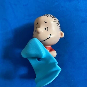 McDonalds Happy Meal Toy 2015 Linus w/ Pull Cord Blanket Peanuts Movie 4" Tall - Picture 1 of 2