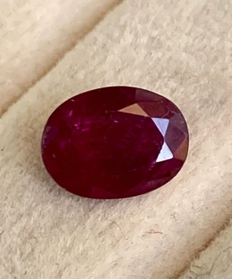 Rubí Natural 1.75 Cts Color Rojo de Mozambique, Rubí Suelto Ovalado Pegión Sangre Foto 1 de 4