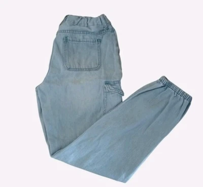 Pantalones de mezclilla azul claro cargo Place para niñas con marca rosa Foto 1 de 4