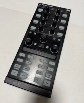 Native Instruments TRAKTOR Kontrol X1 MK2 DJ Controller Japan getestet mit Lizenz - Bild 1 von 4