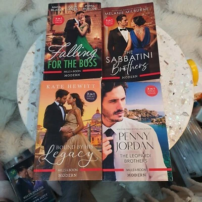 Sexy libros de romance Mills & Boon modernos x 12 novelas en 4 libros (novelas 3 en 1) 💘 Foto 1 de 4