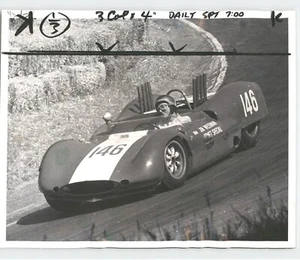 Foto de prensa del piloto de carros de carreras Dave Ridenour at Candlestick de colección 1964 - Imagen 1 de 2
