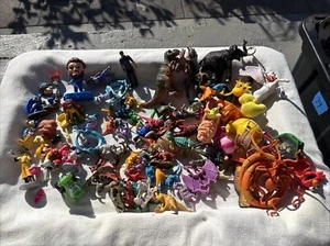 Huge Lot of Figures, Dinosaurs, Batman, Army, GI Joe? Y9 - Picture 1 of 12