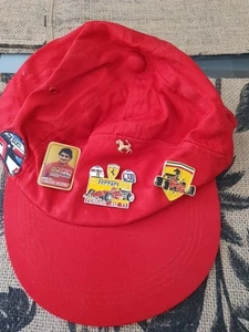 Casquette Avec 4 Pin's Ferrari - Picture 1 of 5