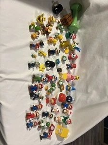 Super Mario Bros NINTENDO LOTTO DI (50+) FIGURINE GIOCATTOLI - tutte diverse taglie B04 - Foto 1 di 8