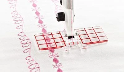 Pie decorativo multilínea 4133371-45 para máquinas de coser Viking Husqvarna 1-7  Foto 1 de 4