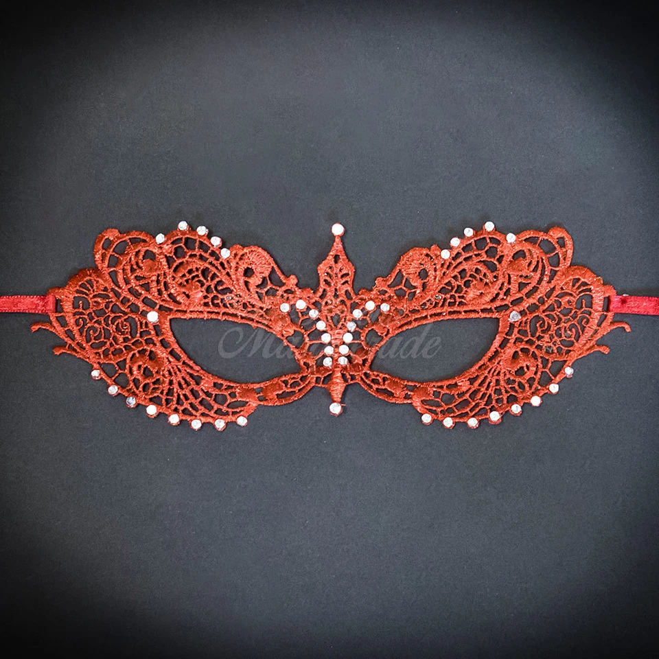 Máscara de encaje con pedrería Anastasia Christian Ball Mask Foto 1 de 1