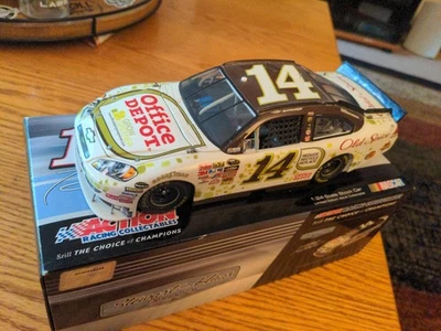 Coche diecast Nascar Tony Stewart #14 Office Depot Go verde Foto 1 de 2