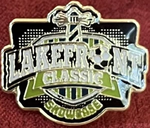 Alfiler de solapa de torneo juvenil Webster NY Lakefront club de fútbol clásico escaparate - Imagen 1 de 2
