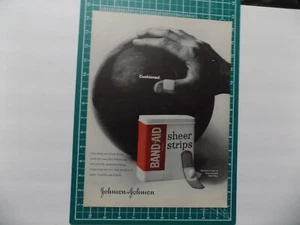 1967 anuncio impreso Band Aid tiras transparentes bola de boliche - Imagen 1 de 1