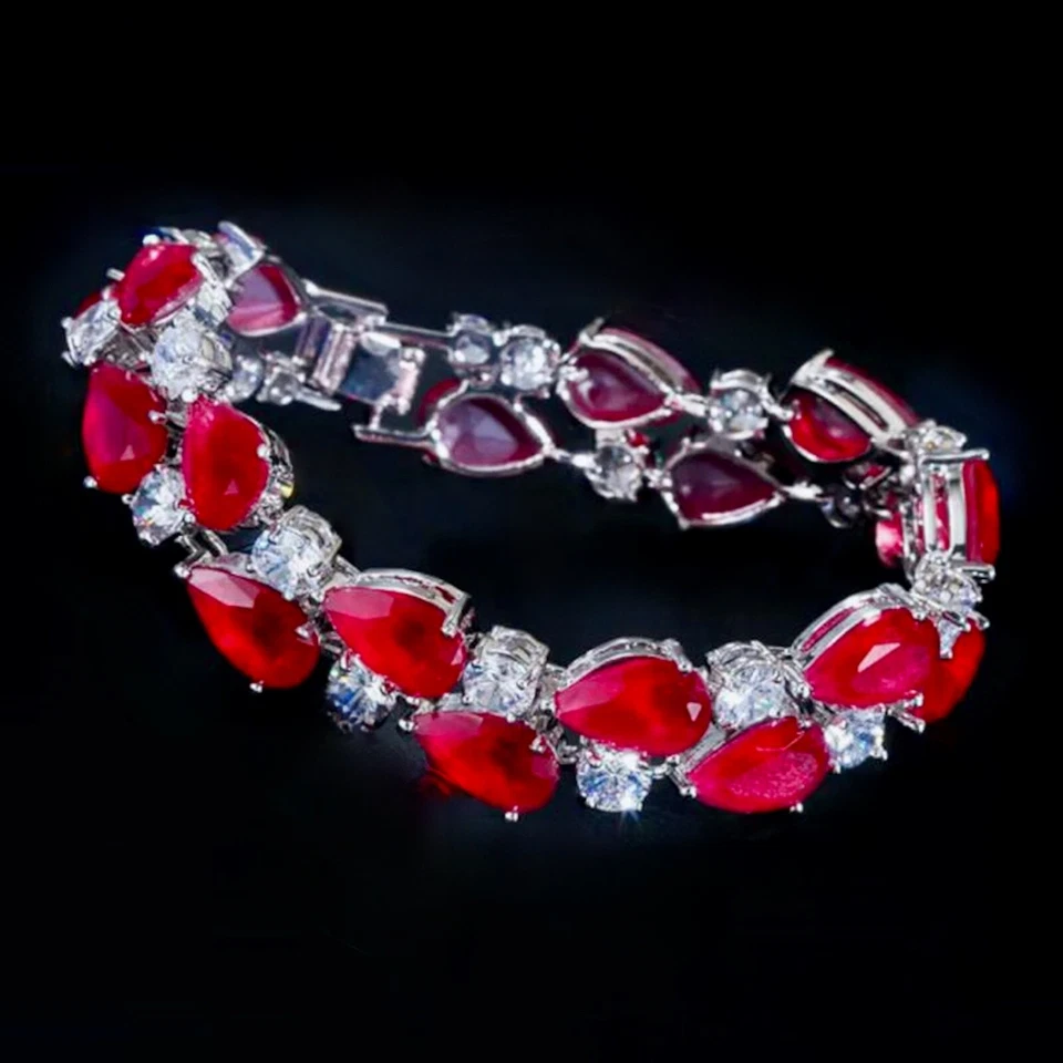 Brazalete de tenis de diamantes y rubí rojo creado en laboratorio lleno de oro blanco de 18k Foto 1 de 4