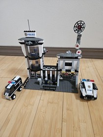 LEGO&reg; World City 7035 Police HQ 99% Complete PLEASE READ!