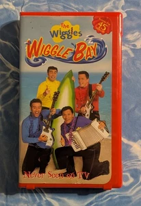 The Wiggles - Wiggle Bay (2003 VHS Tape) Never Seen On TV - Red Clamshell - HIT  - Foto 1 di 6