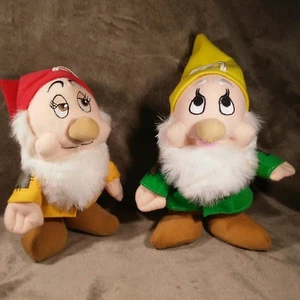 Disney Sleepy And Bashfull, aus Schneewittchen, Zwerge Plüsch 2 Stück, - Bild 1 von 9