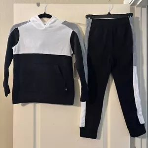 Nuevo con etiquetas Conjunto de 2 piezas de sudadera con capucha y pantalones deportivos de lana Cheetah Big Boys talla 8 - Imagen 1 de 4
