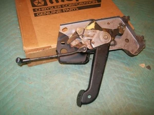 Nuevo de Lote Antiguo MoPar 1972-80 Dodge Power Wagon Ramcharger D100 D200 Pedal de Freno de Estacionamiento - Imagen 1 de 3