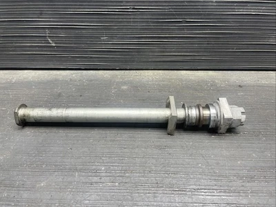 Kawasaki Ninja ZX12r 2000, eje de llanta trasero con espaciadores, eje de rueda trasera #112025 Foto 1 de 4