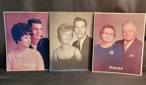 Foto de colección retrato de estudio de pareja de 3 años 70 azul marino jóvenes recién casados y mayores - Imagen 1 de 7