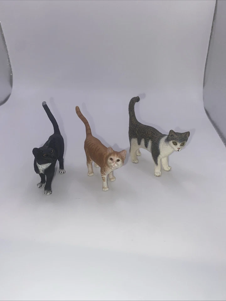 Gato negro de pie granja World Cat de Schleich 13770, D-73527 y gato jengibre Foto 1 de 4