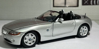 BMW E85 Z4 Convertible 1:24 LGB Scale Silver Diecast Model Car Motormax 73269 - Image 1 of 4