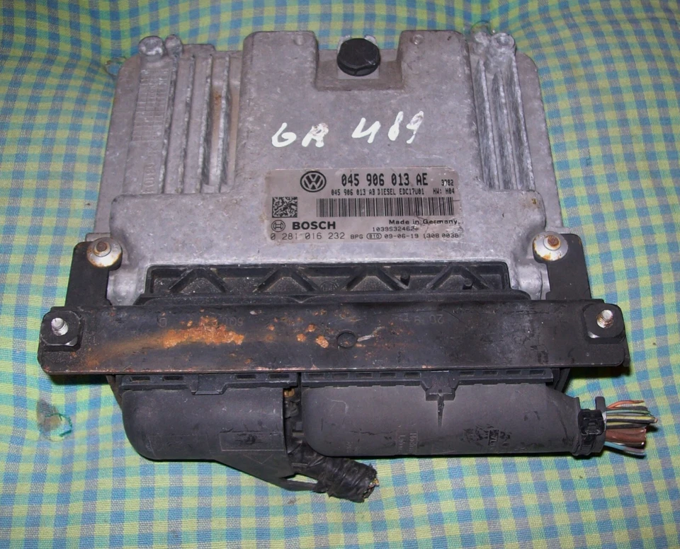 Centralina Seat Ibiza IV (6J) 1.4 TDI 045906013AE BMS EDC17U01 0281016232 2009 - Immagine 1 di 1