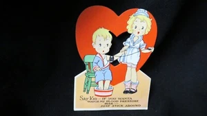 Tarjeta de San Valentín vintage Art Deco enfermera tomando presión arterial c. 1930s - Imagen 1 de 2