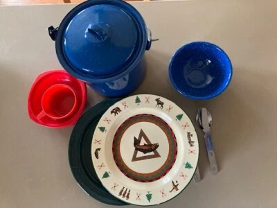 Juego de 13 platos y olla de metal/esmalte con cuencos de plástico Foto 1 de 4