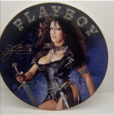 Plato Guerrero Playboy con Diseño Azul y Negro WWE Chyna Foto 1 de 3