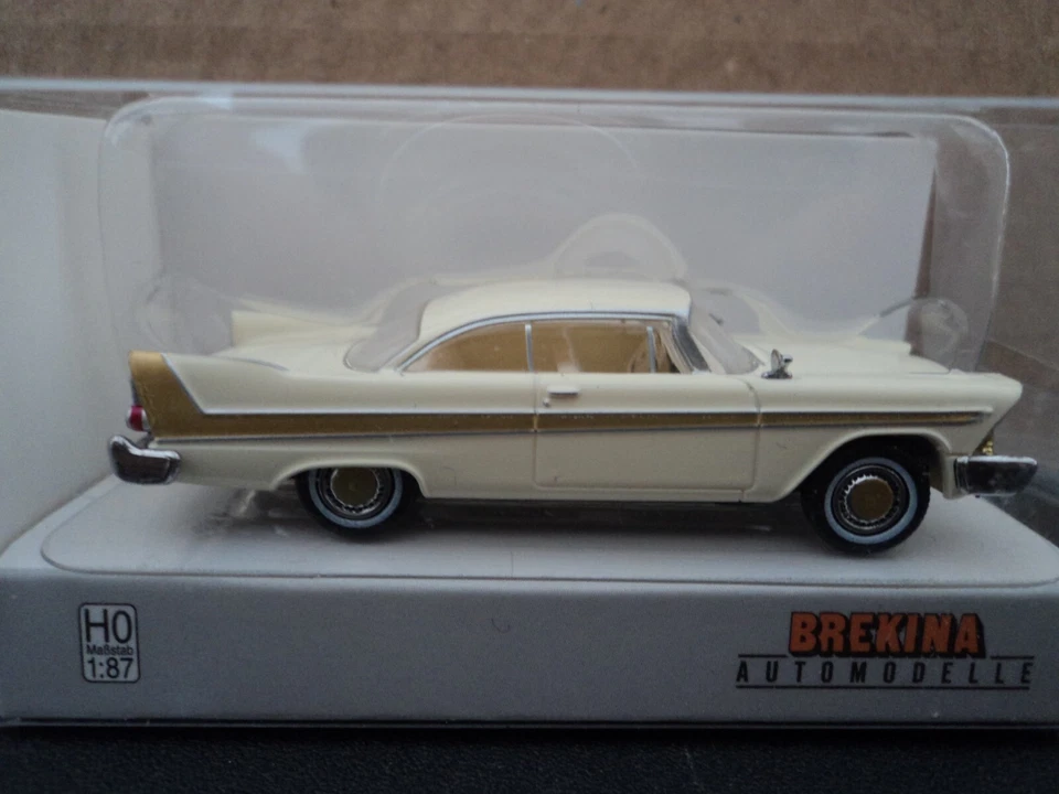 BREKINA 1958 PLYMOUTH FURY BEIGE CREMA HO 1/87 PLÁSTICO Foto 1 de 1