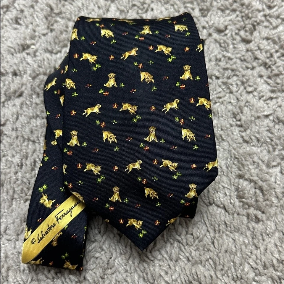 Corbata Salvatore Ferragamo Para Hombre Negra Seda Patrón Perro Dorado Hecha en Italia Foto 1 de 4