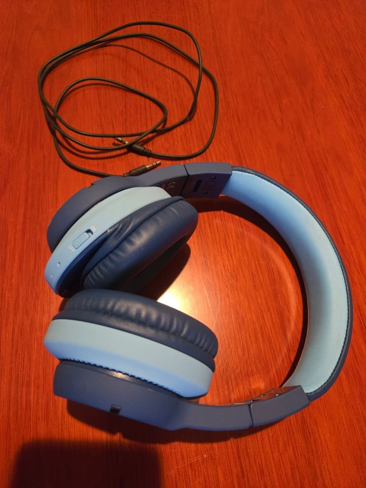 Синие регулируемые беспроводные складные Bluetooth-наушники со светодиодной подсветкой iClever BTH03 - Изображение 1 из 1