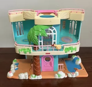 Vintage 2000 Fisher Price Loving Family Sweet Streets Beach House (House Only) - Picture 1 of 7