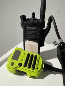 APX6000 7/800mhz P25 TDMA M2 W/ zielony mikrofon i bateria XE RSM - Zdjęcie 1 z 17