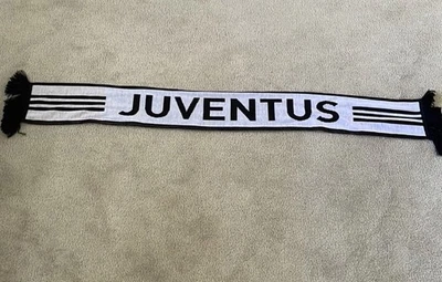 Bufanda Adidas Juventus con el logotipo de la antigua Juventus Foto 1 de 4