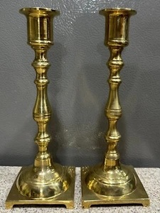 2 Vintage 7" Messing Kegel Kerzenhalter MCM Quadratischer Sockel Hergestellt in Hongkong Neu im Karton - Bild 1 von 10