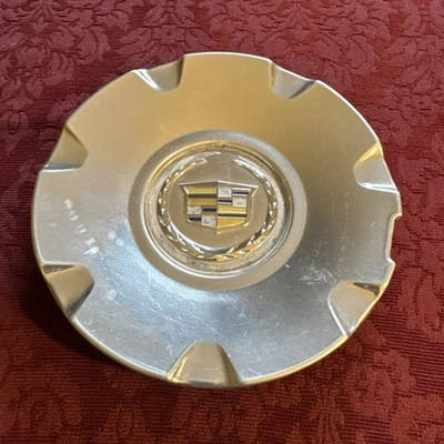 Tapacubos central de rueda Cadillac CTS STS 2004-2011 9595437 Foto 1 de 4