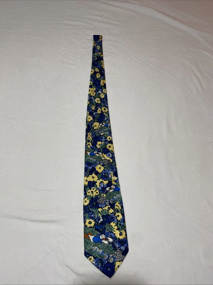 Corbata de seda del Pato Donald de The Disney Store. Cortacésped Donald. Hecho en Italia Foto 1 de 4