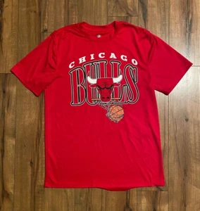 #691 Chicago Bulls Basketball Red M T-Shirt Loose Hem In The Back Polyester - Picture 1 of 9