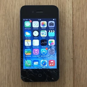 Apple iPhone 4 16GB Black Unlocked iOS 7.1 Broken Cracked Screen - Picture 1 of 10