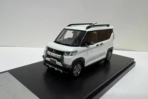 1/43 Mitsubishi van model - Picture 1 of 4