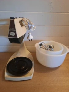 Vintage Retro Sunbeam Burst of Power Beatermix Portable hand mixer JM-H - Picture 1 of 8