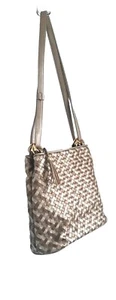 Bueno Handtasche geflochten Kunstleder mehrfarbig taupe Druckknopf und Reißverschluss gebraucht - Bild 1 von 12