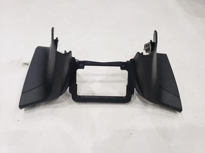 2018 Chevrolet Cruze center console screen bezel trim - Imagem 1 de 4