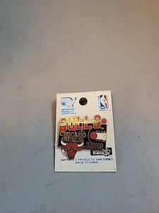 CHICAGO BULLS Vintage 1990s "Michael Jordan Era" NBA Hat Lapel Pin - BRAND NEW - Picture 1 of 3