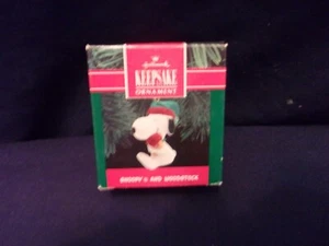 1990 Hallmark Snoopy and Woodstock Ornament Peanuts Gang 40th Anniversary - Picture 1 of 3