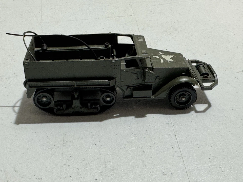 Camión militar SOLIDO 1/50 MEDIA PISTA M3 HECHO EN FRANCIA SIN CAJA DE COLECCIÓN Foto 1 de 4