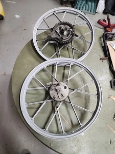 PUCH CICLOMOTOR MAGNUM MAXI ETC COPO DE NIEVE DELANTERO + LLANTAS TRASERAS + PIÑONES BONITO L$$K - Imagen 1 de 24