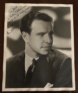 Foto de estudio original firmada por Hume Cronyn de 8x 10. Navidad 1944. - Imagen 1 de 4