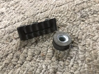 Juego de bujes de montaje de tanque de combustible de gasolina 86 Honda GL1200 Goldwing OEM GL 1200-03 Foto 1 de 2