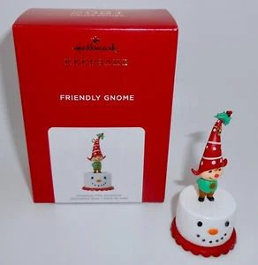 Hallmark Andenken Weihnachtsschmuck 2021 FRIENDLY GNOME Limited Edition H16 - Bild 1 von 5